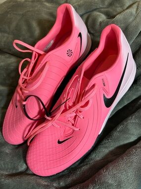Nike Men’s NWOB Indoor/Outdoor Pink/Black Phantom GX Soccer Shoes, Size 9 Men’s